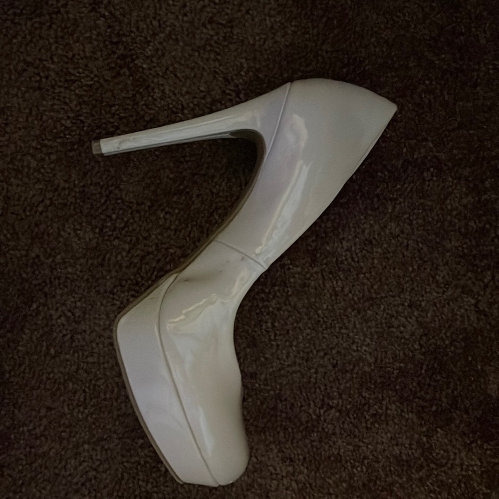 Jessica Simpson nude heels